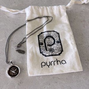 Pyrrha ‘Never Settle’ talisman with chain